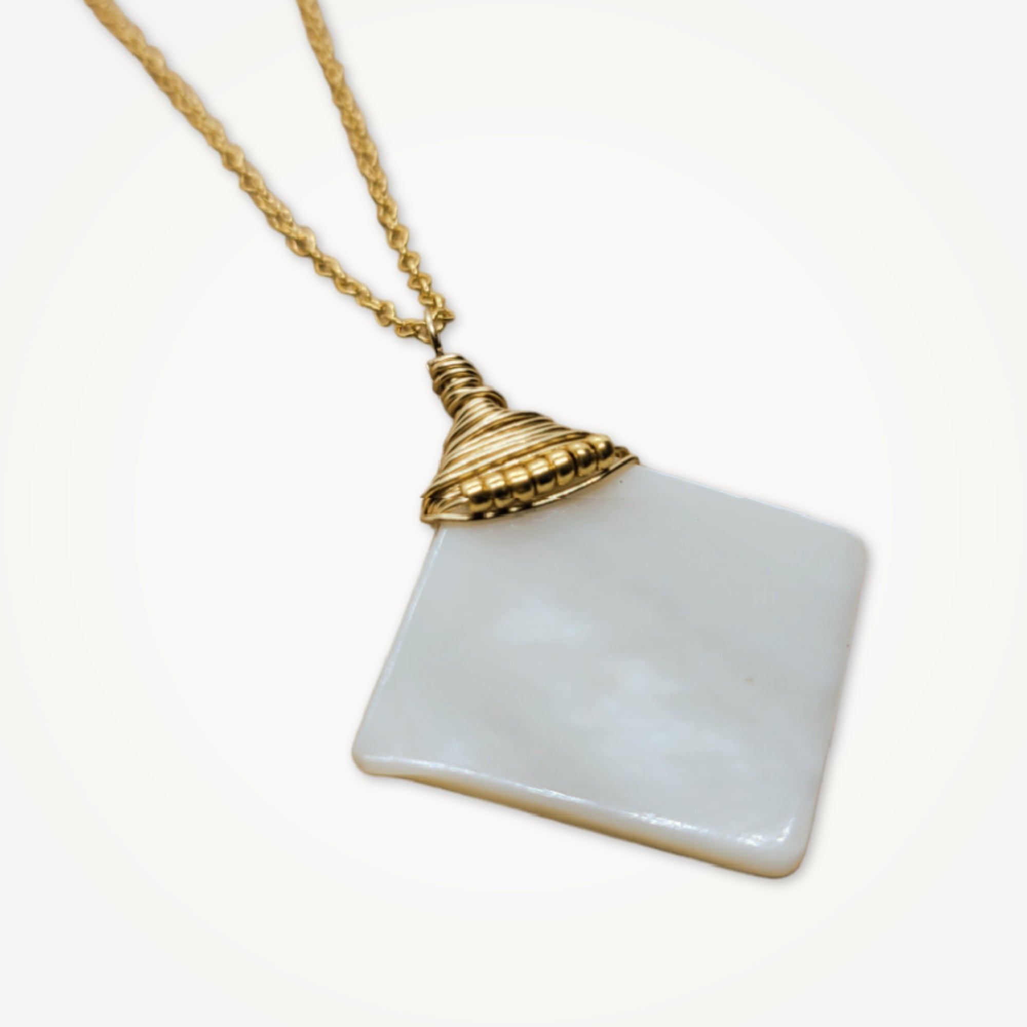 Pompelonne Necklace • Mother of Pearl