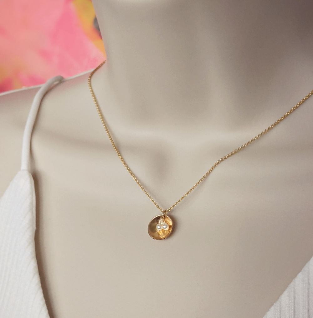 Oyster Necklace • Gold