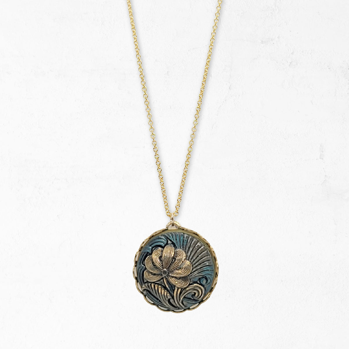 Vintage Button Necklace • Gladiola
